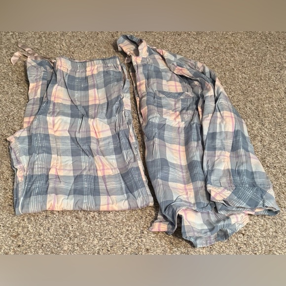 Victoria's Secret Other - Victoria’s Secret Multi Plaid Long Sleeve and Pants PJ Set